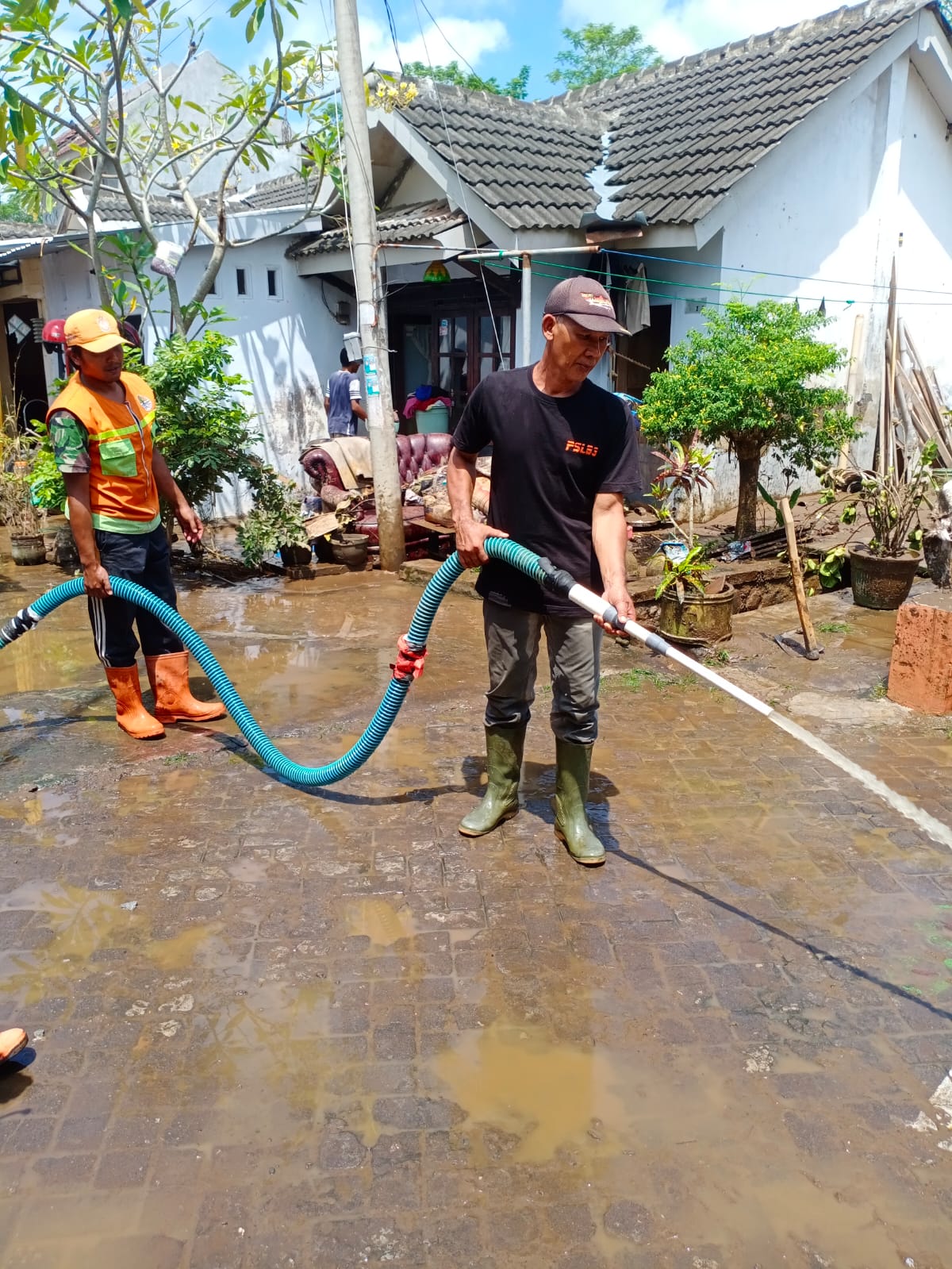 Penanganan Bencana Banjir Lumajang, DLH Bergerak Cepat Lakukan Pembersihan Area Terdampak