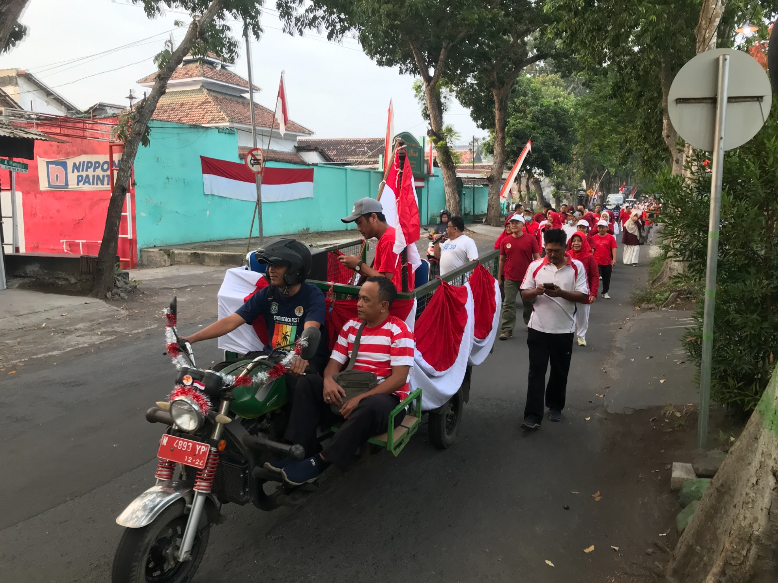 Semarak HUT ke-80 RI, DLH Lumajang Gelar Jalan Sehat dan Kampanye Lingkungan