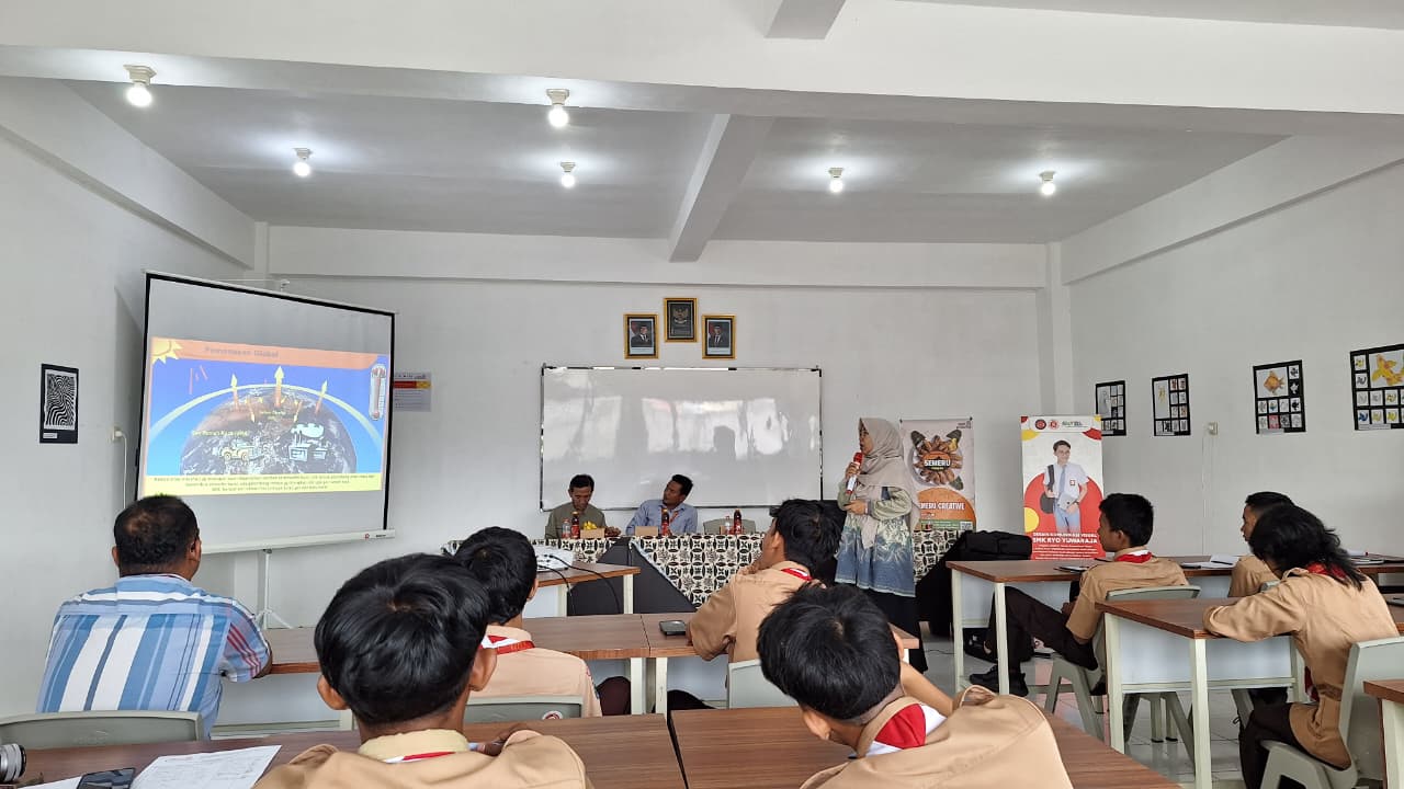 DLH Kabupaten Lumajang Dorong SMK Ryo Yuwaraja Terapkan Sekolah Berbudaya Lingkungan