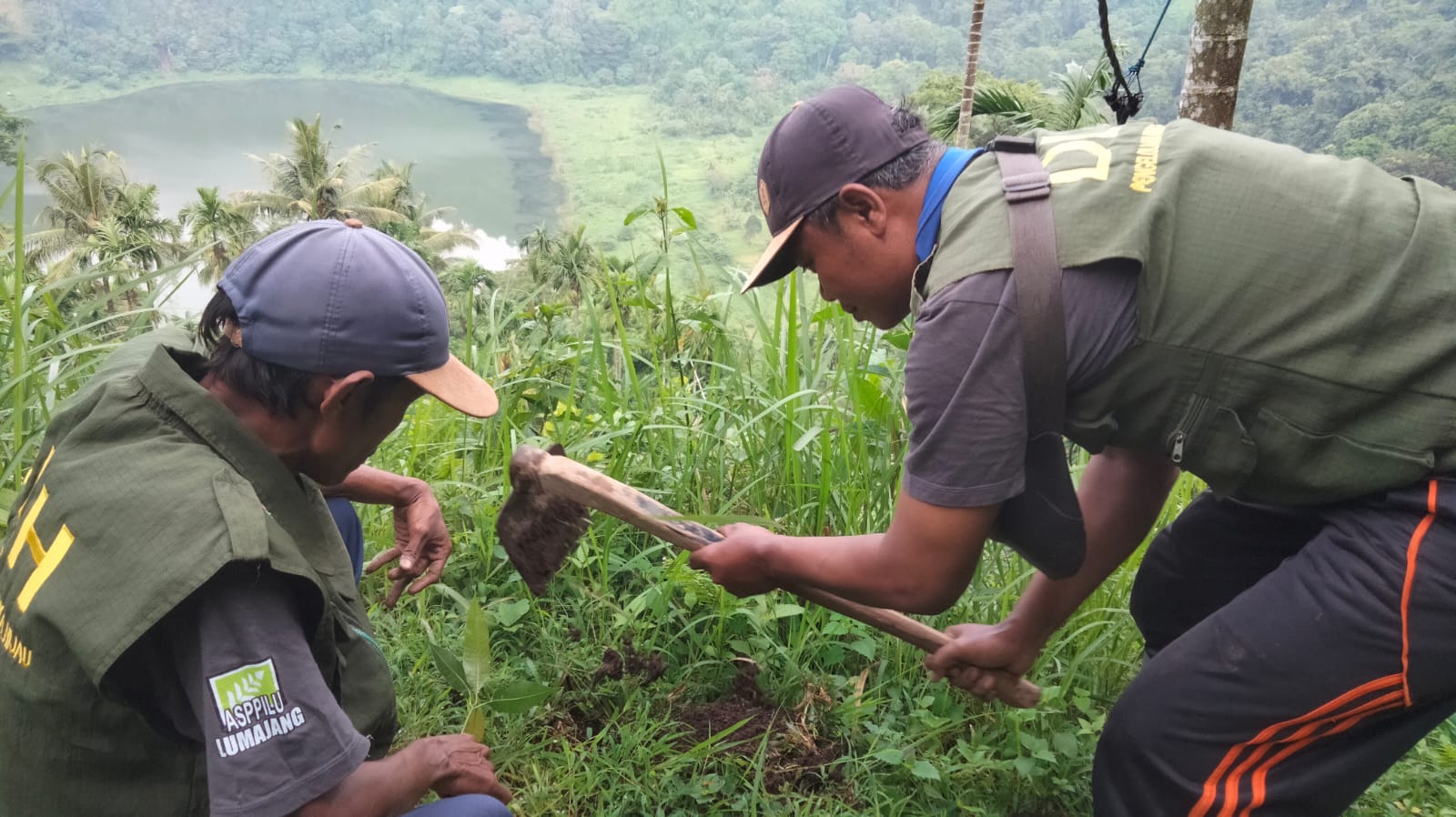 Aksi Pegiat Lingkungan Lumajang, Hijaukan Ranu Bedali