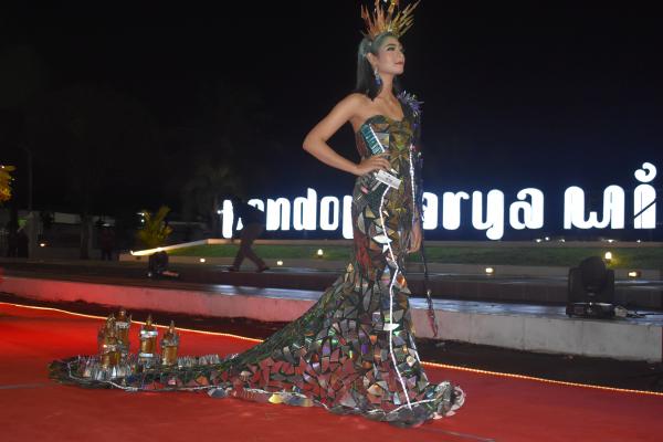 Peringati HPSN 2020, DLH Lumajang gelar Fashion Show Daur Ulang Sampah